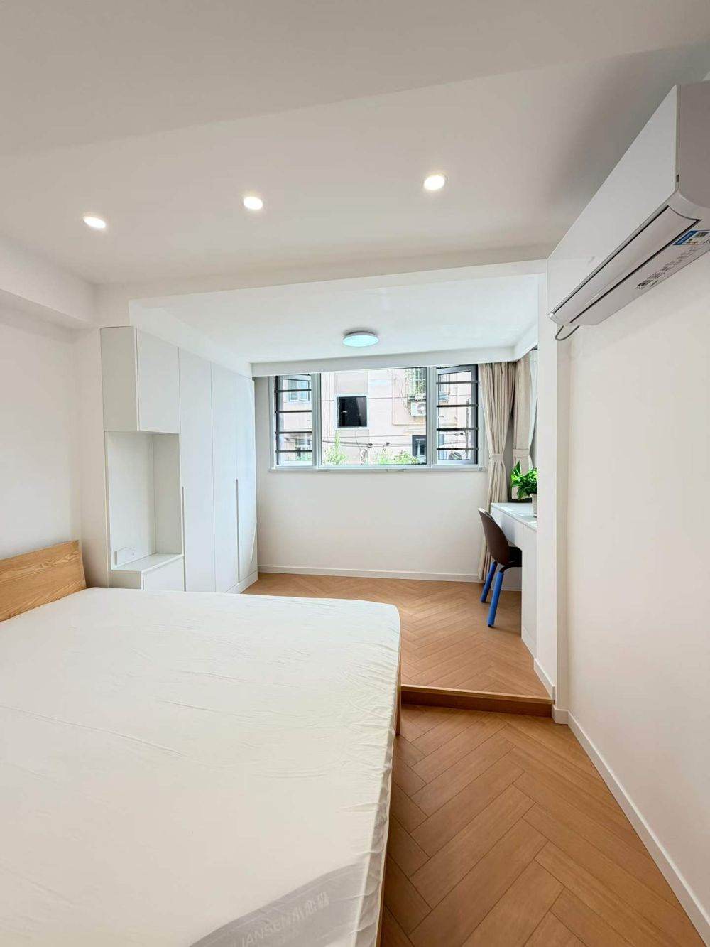 Housing image — Balcony