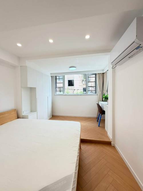 Housing image — Balcony