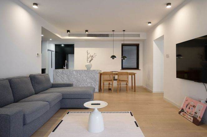 High-Floor Modern Bright 3BR Apartment near Jiangsu Rd Metro (L2/L11)