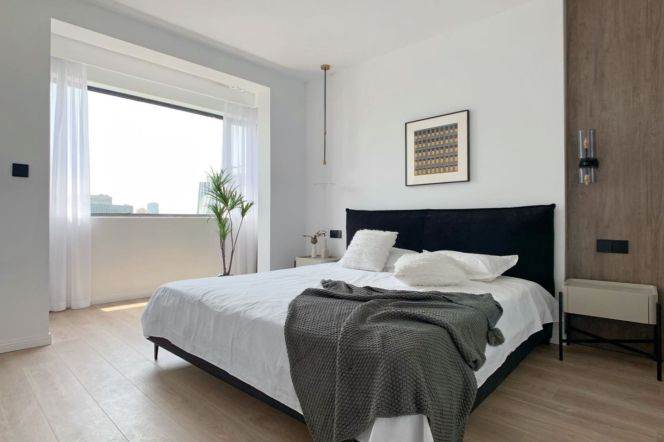 High-Floor Spacious 2BR Apartment near Hongqiao Rd Metro (L3/L4/L10)