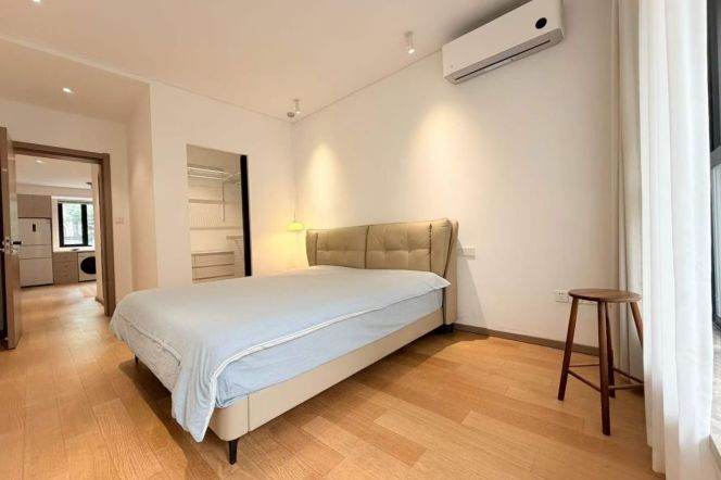 Bright Natural-Light 1BR Apartment in Jing'an