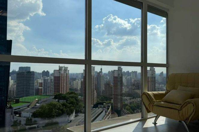 High-Floor Spacious Bright 3BR Apartment near Zhongshan Park with Outstanding View (L2/L3/L4)