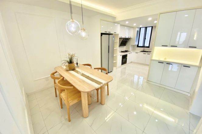 Spacious 1BR Apartment in Xujiahui