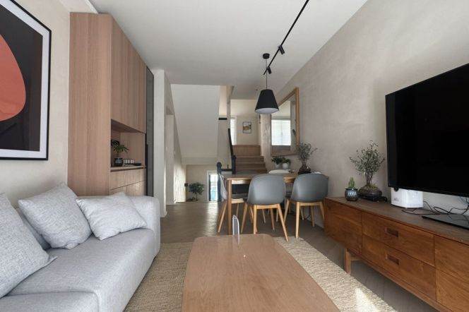 Spacious Modern Bright 2BR Apartment in Xujiahui (L10/L11)