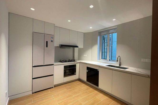 High-Floor 2BR Apartment near Jiangsu Rd Metro (L2/L11)
