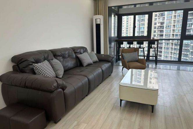 High-Floor 4BR Apartment near Linping Rd Metro (L4)