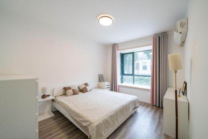Spacious 2BR Apartment in Jing'an (L7)