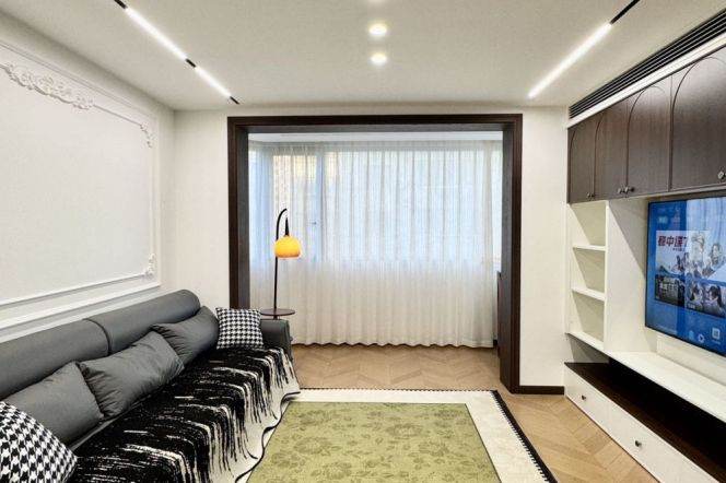 Modern Bright 3BR Apartment near Zhongshan Park (L2/L11)