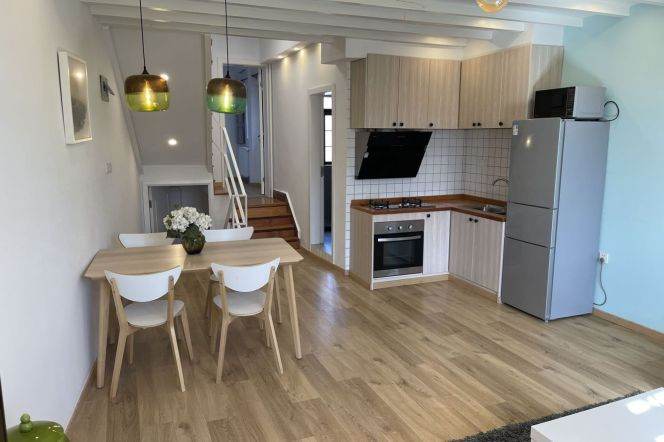 High-Ceiling Natural-Light 2BR Apartment in Old Xuhui (L1/L10/L12)