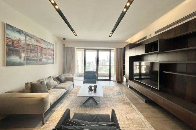 High-Floor Spacious 3BR Apartment near Xintiandi Metro (L8/L10/L13)