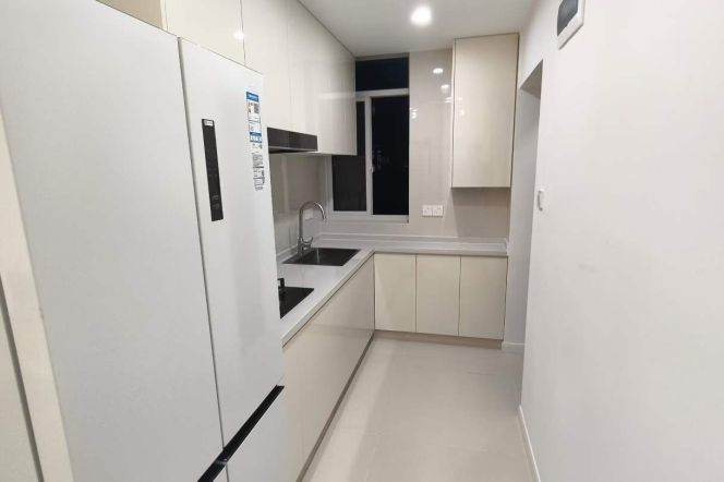 Modern Natural-Light 1BR Apartment in Gubei (L2/L15)