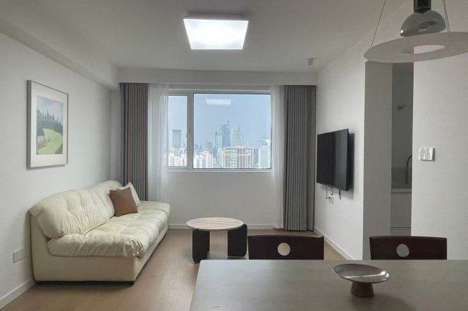 High-Floor 2BR Apartment near Jiangsu Rd Metro (L2/L11)