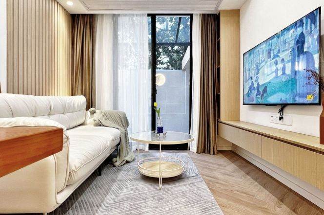 Spacious 1BR Apartment in Gubei (L2)