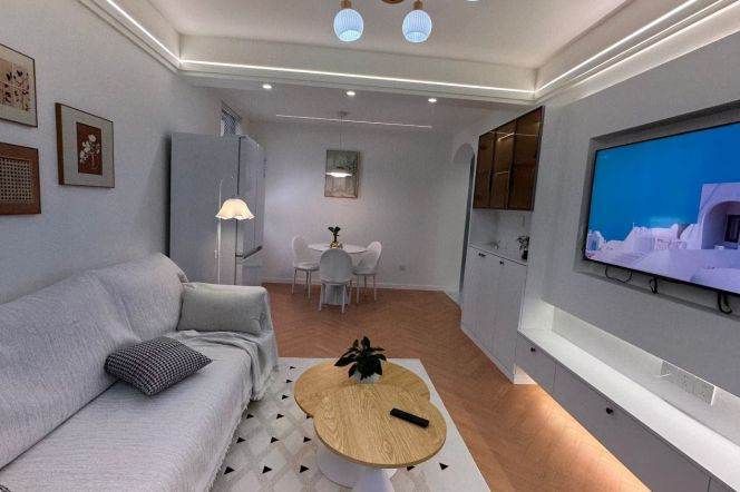 1BR Apartment in Jing'an (L7)
