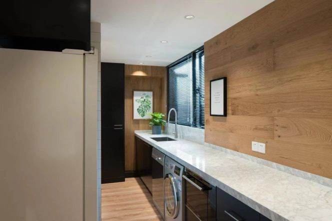 High-Floor Spacious 3BR Apartment near Changshu Rd Metro