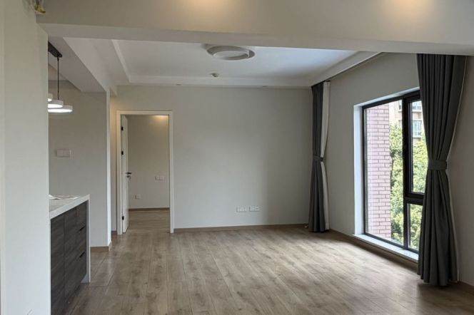 3BR Apartment near Jiangsu Rd Metro