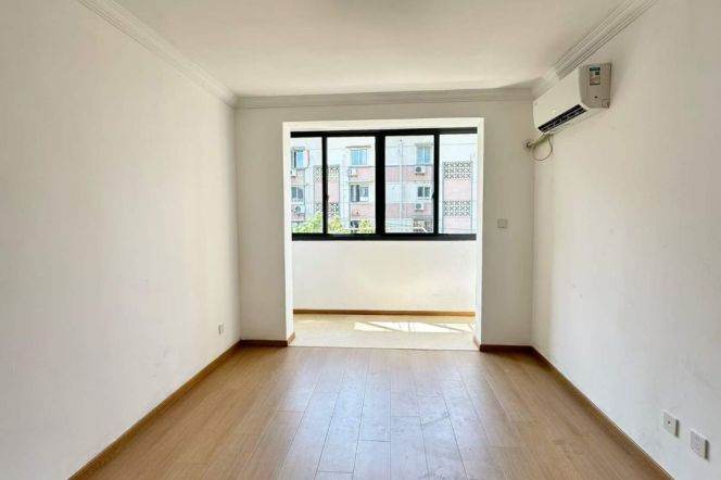 1BR Apartment near Jiangsu Rd Metro (L2/L11)