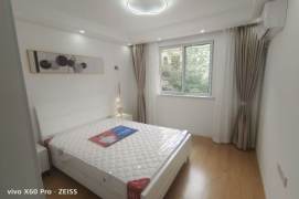 Bright 2BR Apartment in Old Xuhui with Balcony