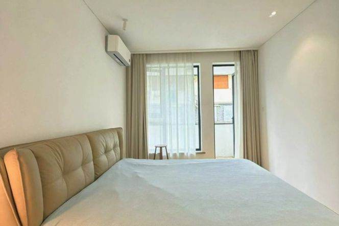 Bright Natural-Light 1BR Apartment in Jing'an