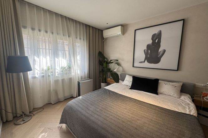 Spacious Modern Bright 2BR Apartment in Xujiahui (L10/L11)