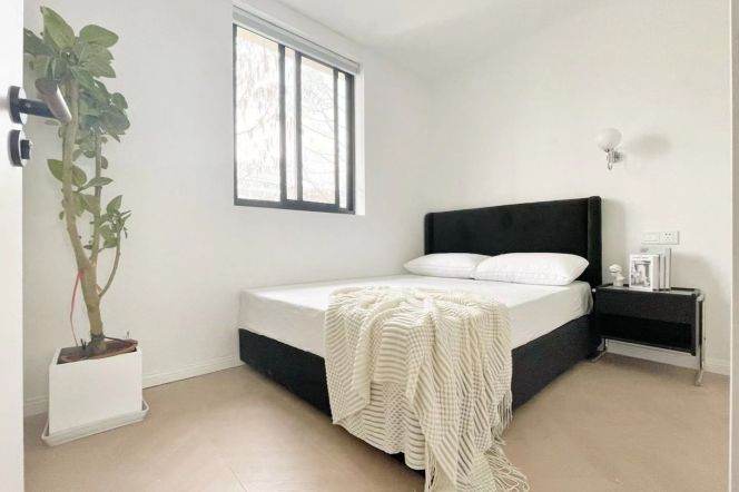Bright Open-Layout 1BR Apartment near Hongqiao Rd Metro (L3/L4/L10)