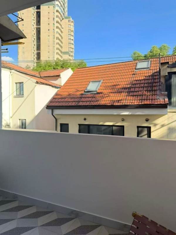 Housing image — Balcony