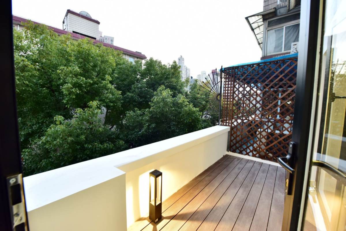Housing image — Balcony