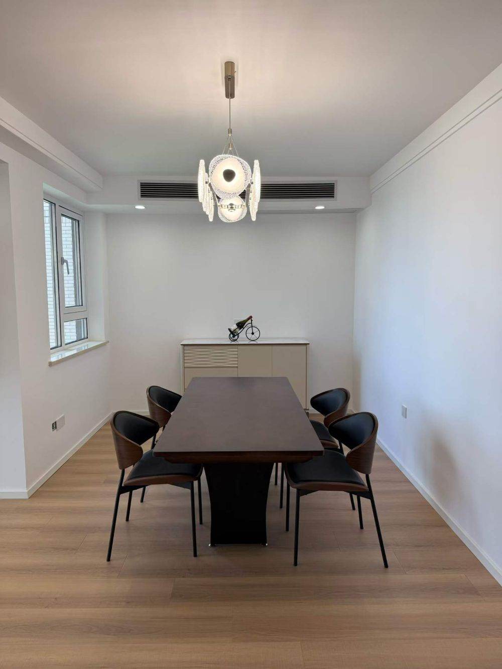 Housing image — Dining Area