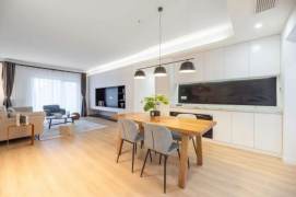 Spacious Bright Natural-Light 3BR Apartment near Dong'an Rd Metro (L4/L7)