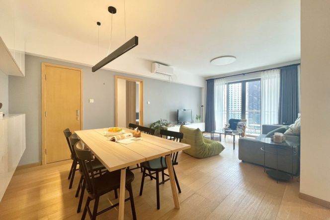 2BR Apartment in Xujiahui