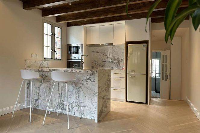 High-Ceiling Historic 1BR Lane House in Jing'an (L2/L11)