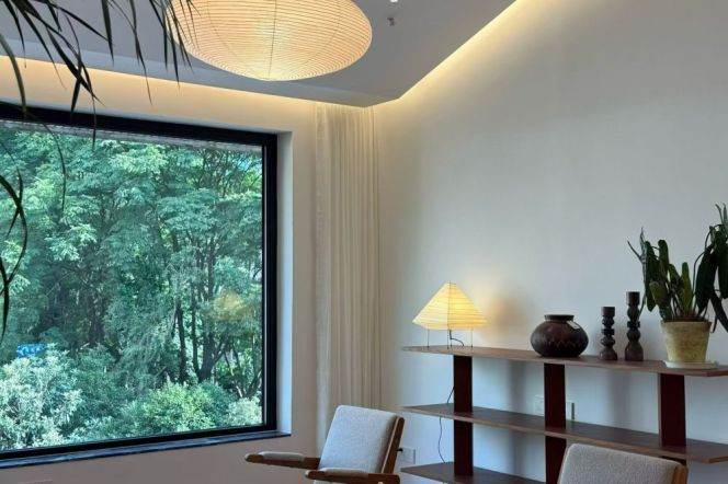 Spacious 2BR Apartment near Nanjing Xi Lu (L2/L12/L13)
