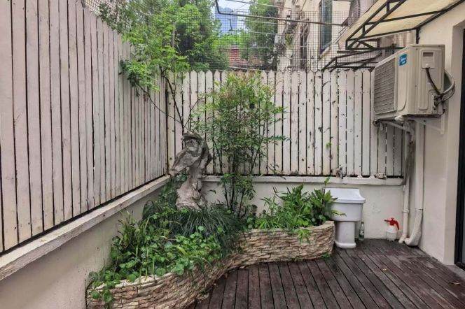 Short-Term Spacious 1BR Apartment near Xujiahui Park with Terrace