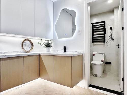Housing image — Bathroom