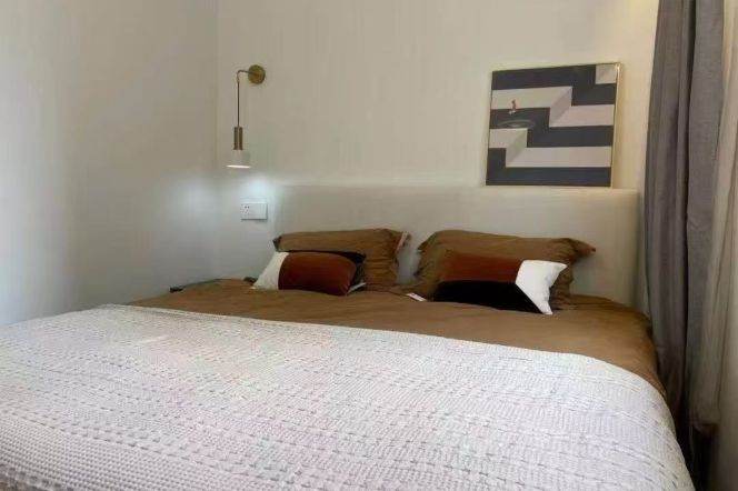 1BR Apartment near Jiangsu Rd Metro (L2/L11)