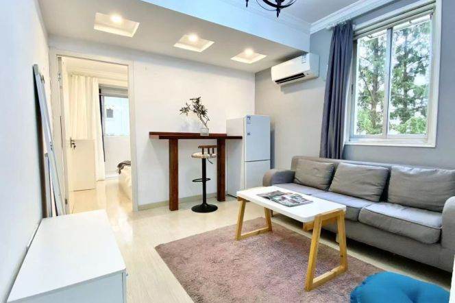 1BR Apartment in Jing'an with Green View (L7/L13)