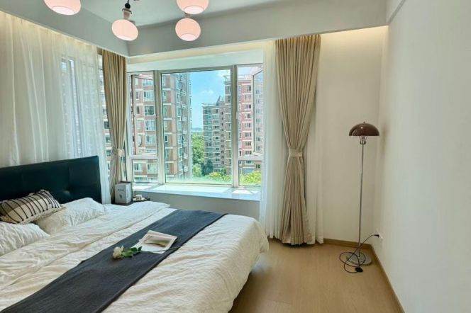 Spacious Modern Bright 2BR Apartment near Century Park
