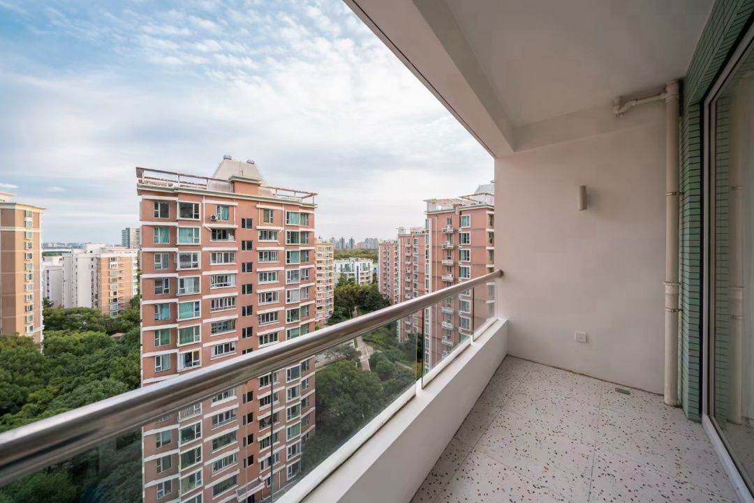 Housing image — Balcony
