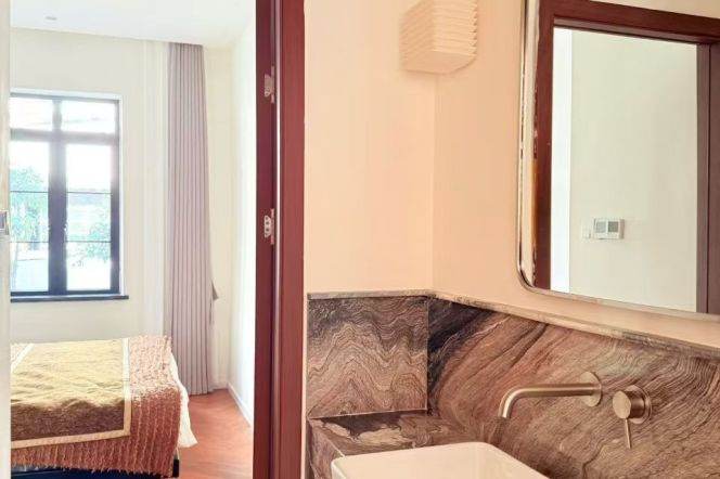 Spacious 1BR Apartment in Jing'an (L2/L12/L13)