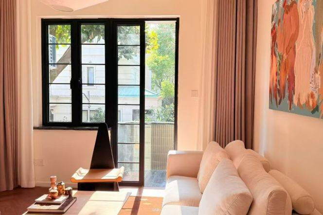 Spacious 1BR Apartment in Jing'an (L2/L12/L13)