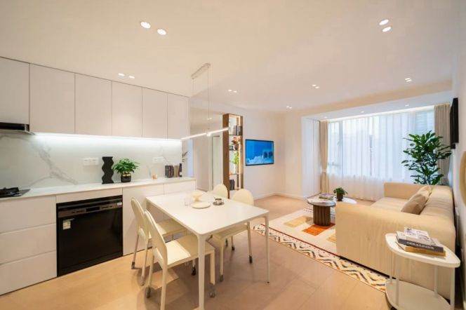 Bright Modern 3BR Apartment near Century Park (L18)