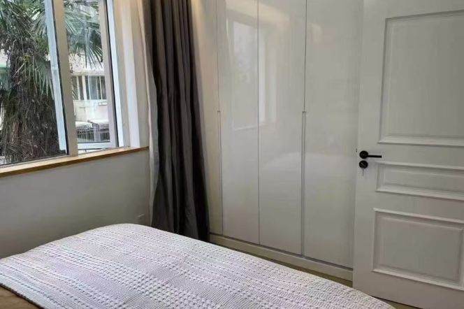 1BR Apartment near Jiangsu Rd Metro (L2/L11)