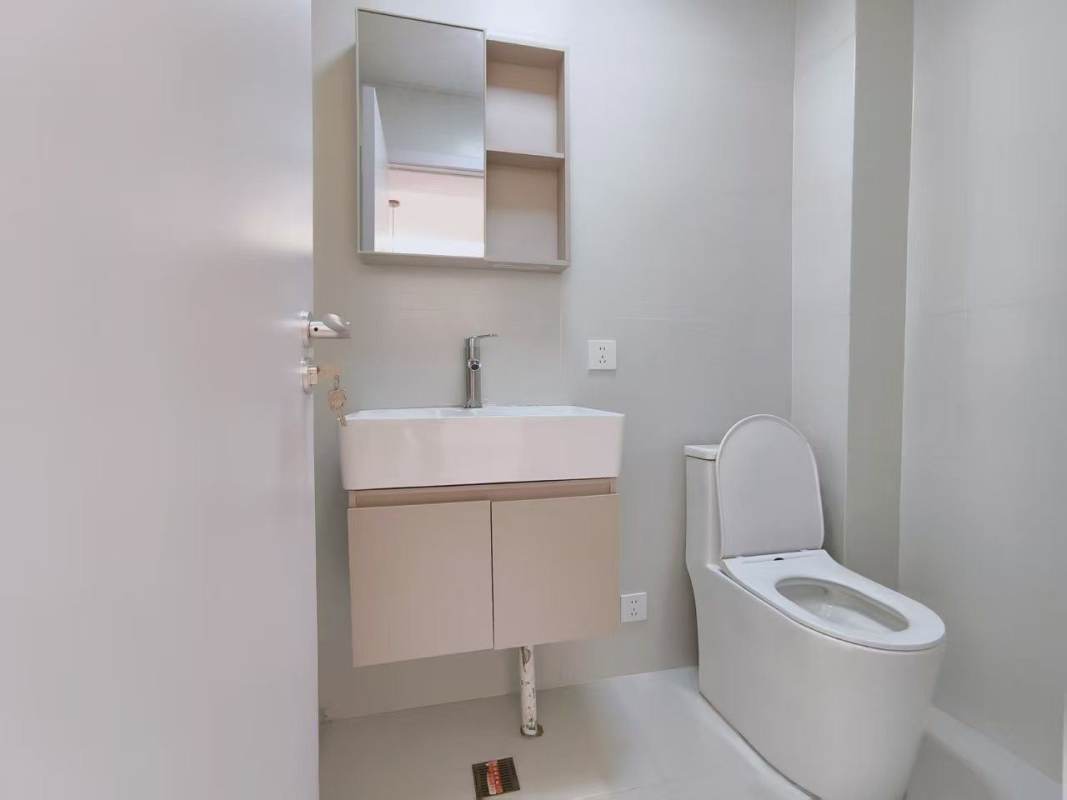 Housing image — Bathroom
