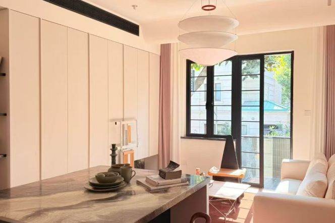 Spacious 1BR Apartment in Jing'an (L2/L12/L13)