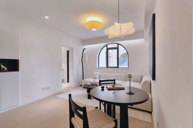 High-Floor 1BR Apartment near Huaihai Lu (L1/L8/L14)