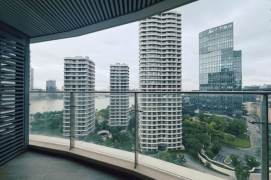 Spacious 3BR Apartment in Lujiazui with River View (L14)