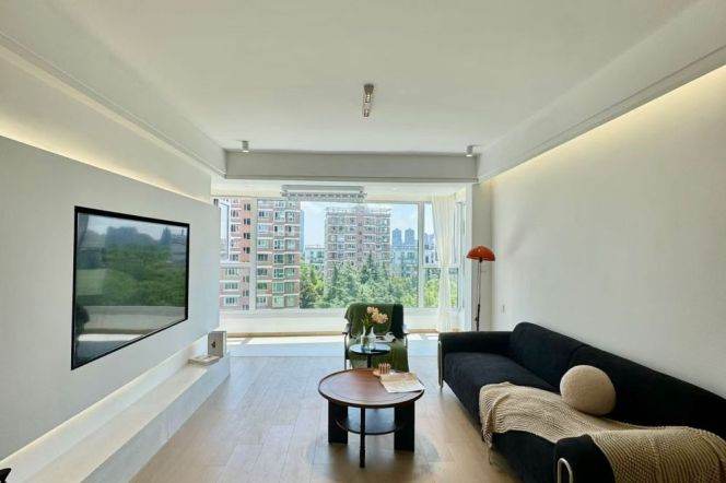 Spacious Modern Bright 2BR Apartment near Century Park
