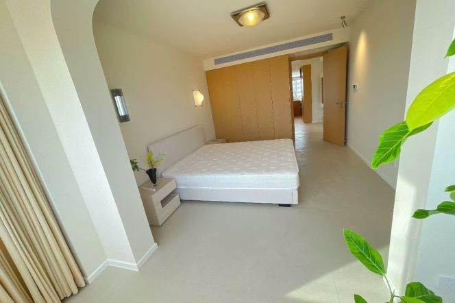 2BR Apartment near Hongqiao Rd Metro