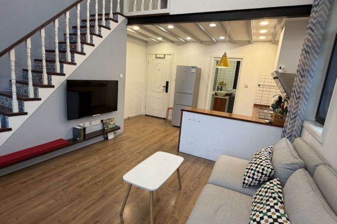 1BR Lane House near Middle Huaihai Rd Metro with Balcony (L13)