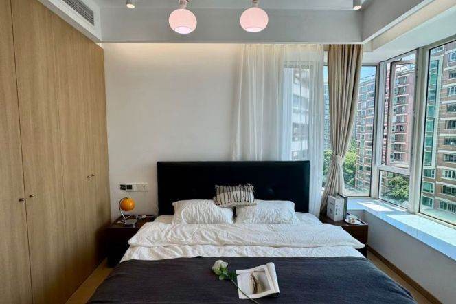 Spacious Modern Bright 2BR Apartment near Century Park